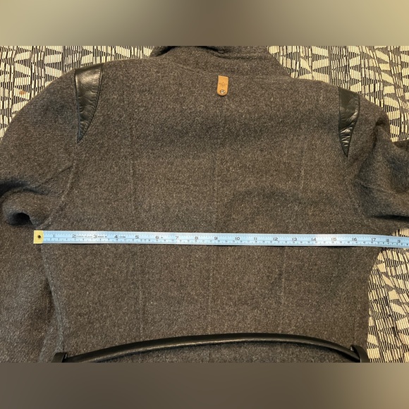 MACKAGE Gracie Wool Cape Coat in
Charcoal Grey size S - Picture 9 of 10